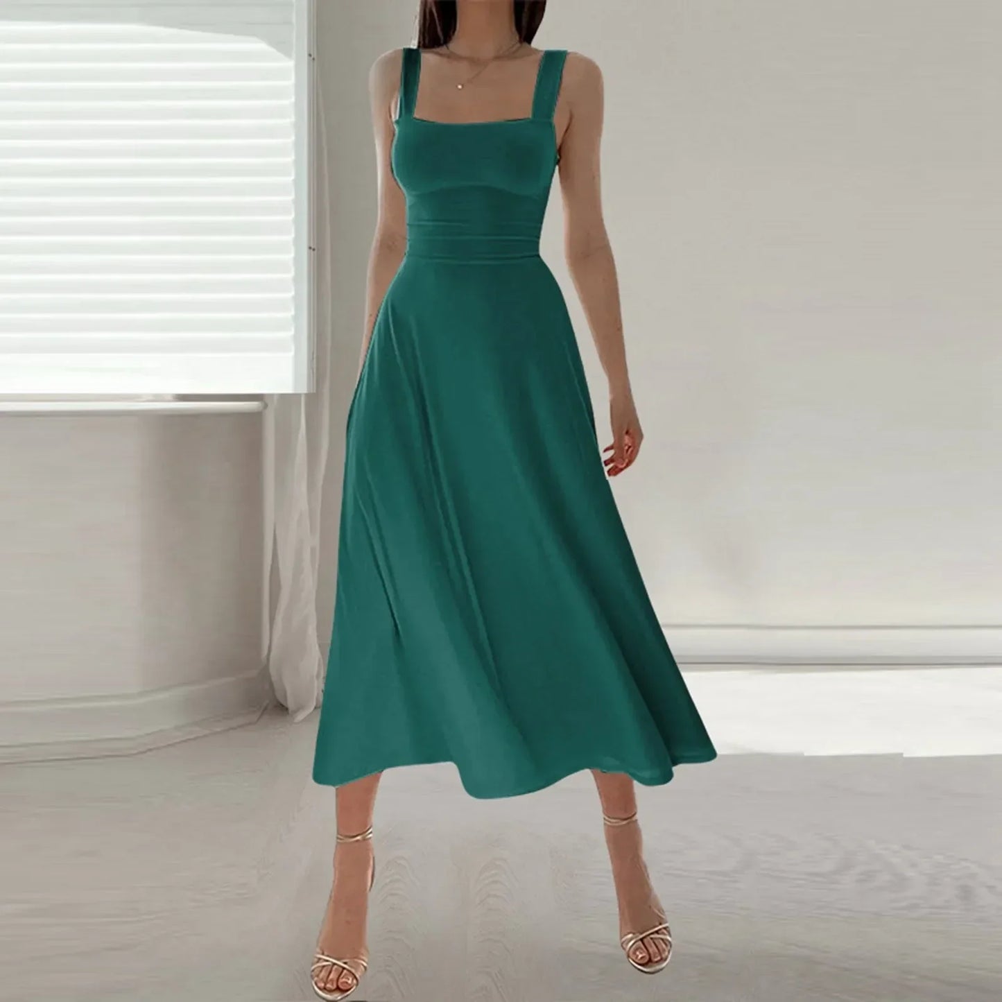 Querida® | Elegant Dress With Square Neckline