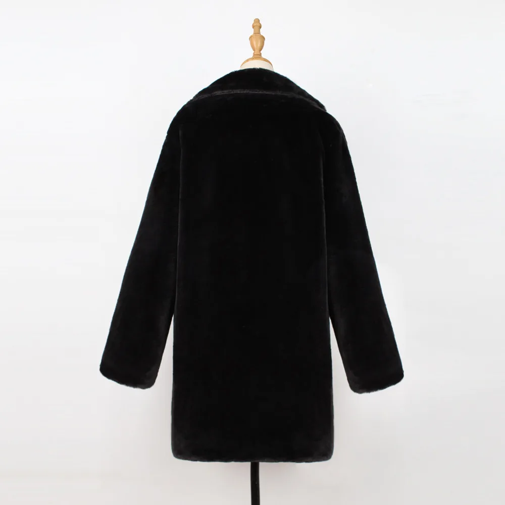 Ursula | Modern and minimalist winter garment.