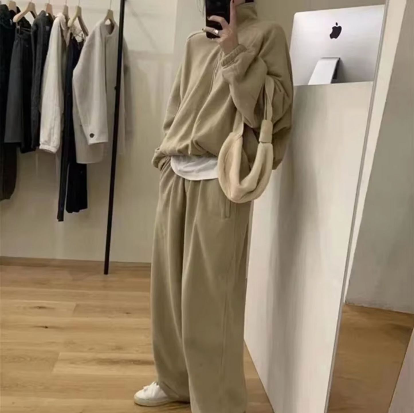 Reina | Stylish sweatshirt and pants set