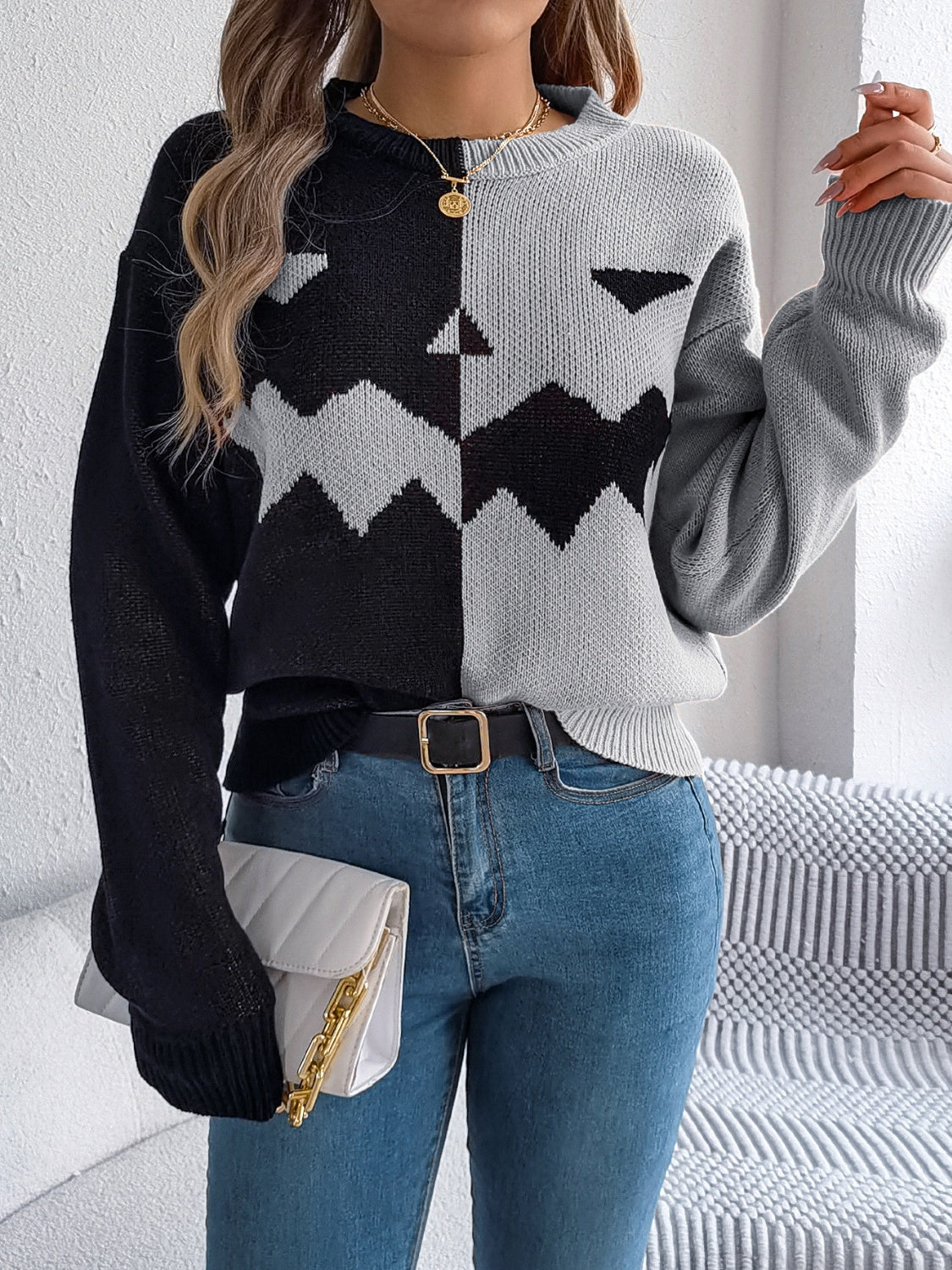 Ana | Contrasting long-sleeved sweater with a crew neck