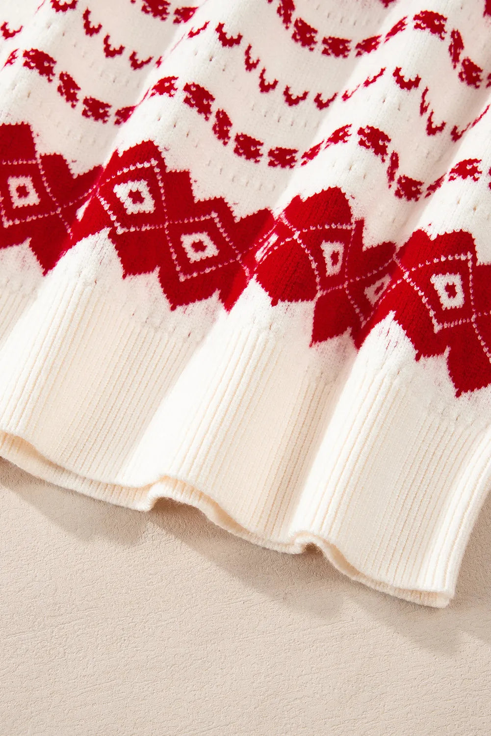 Claudia | Pullover with a geometric crew neck and dropped shoulders