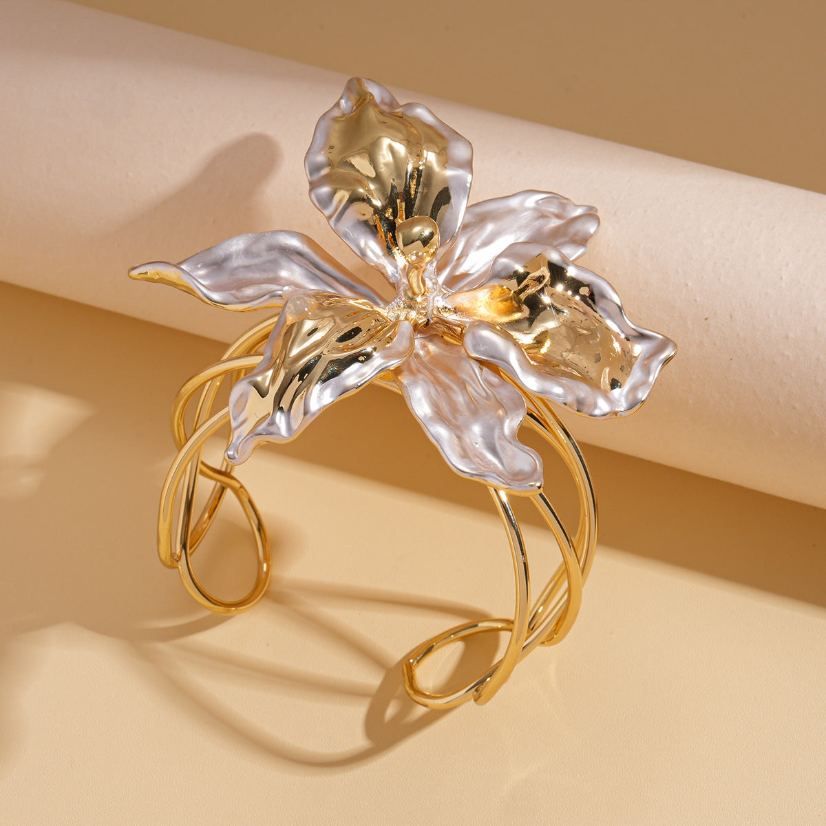 Floral Pattern Metal Line Open Bracelet