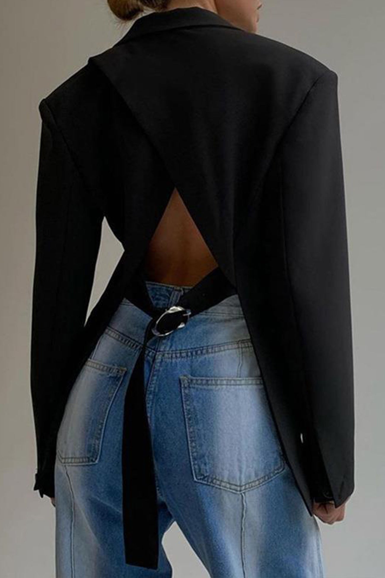 Patricia | Solid color backless blazer with slit