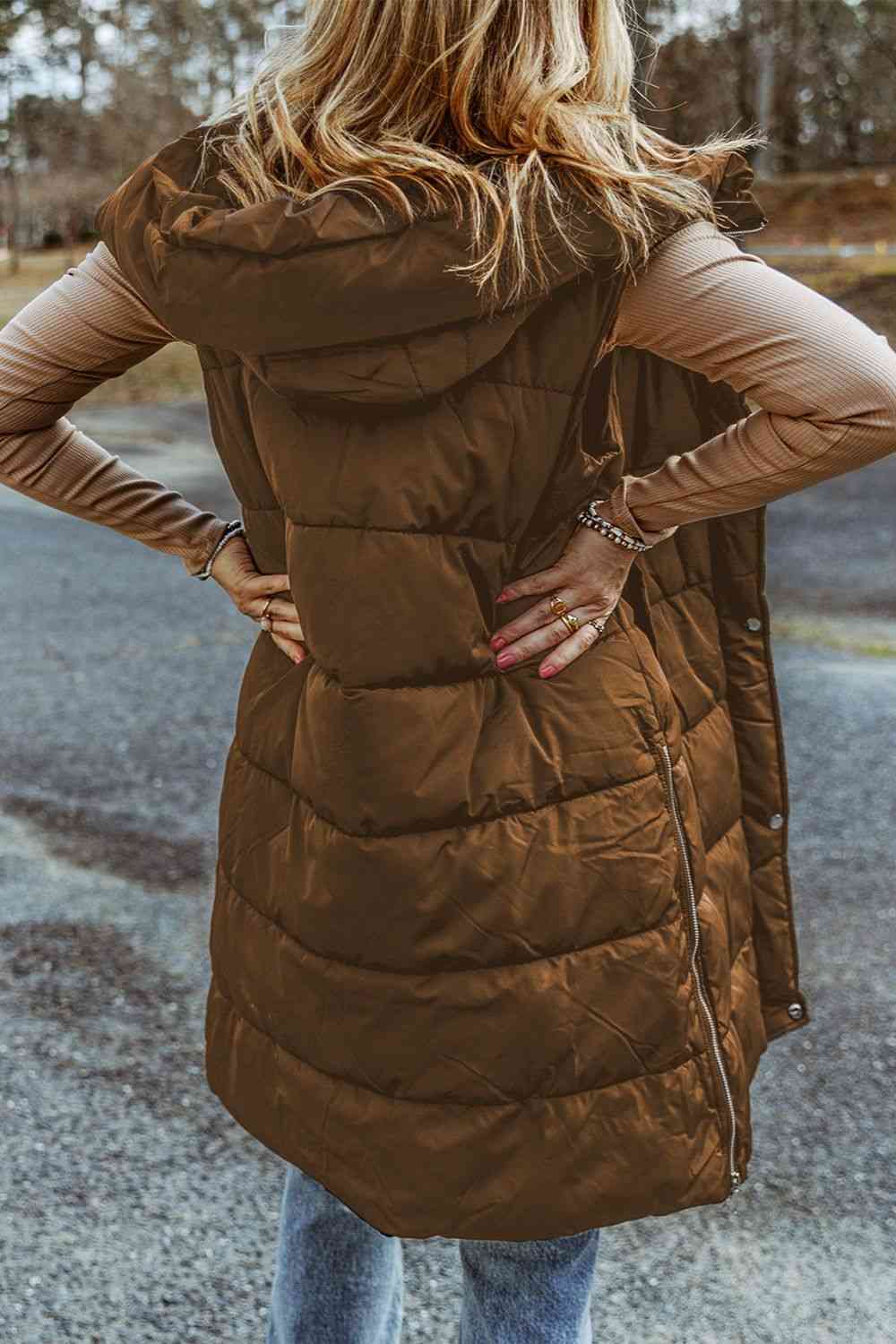 Hortensia | Long, sleeveless, padded hooded coat