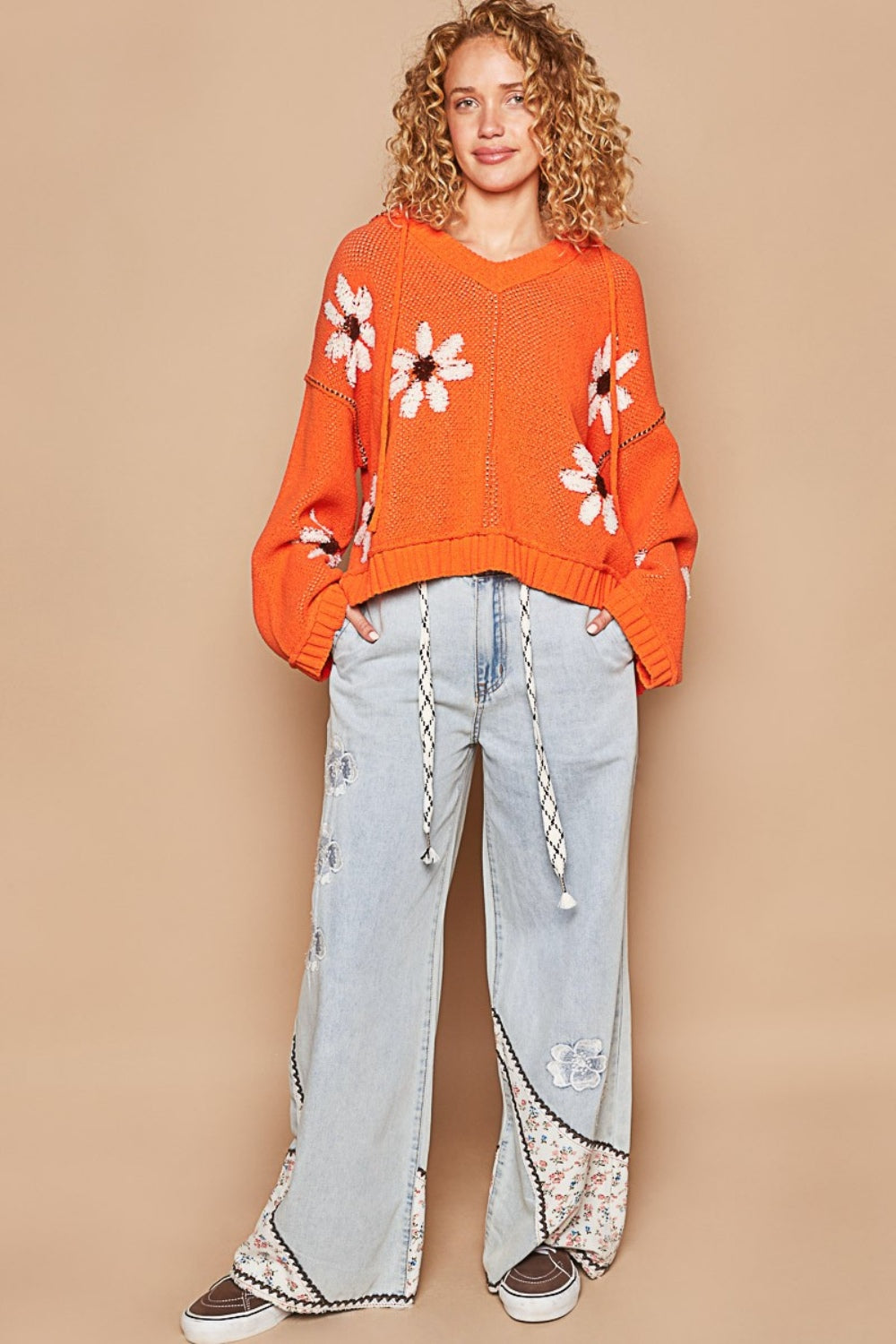 Annika | High-low hooded sweater with floral pattern