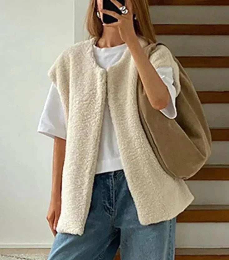 Celia® | White teddy vest