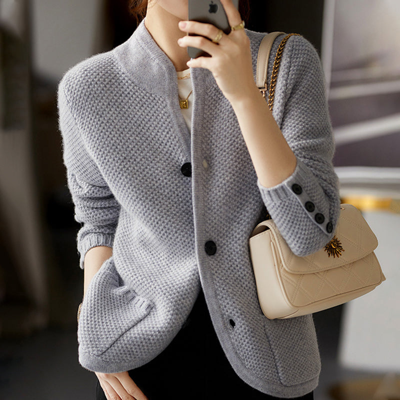 Samanta| Relaxed and timeless winter cardigan