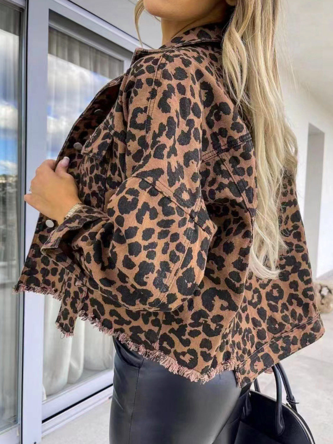 Miriam | Denim jacket with raw hem and leopard collar