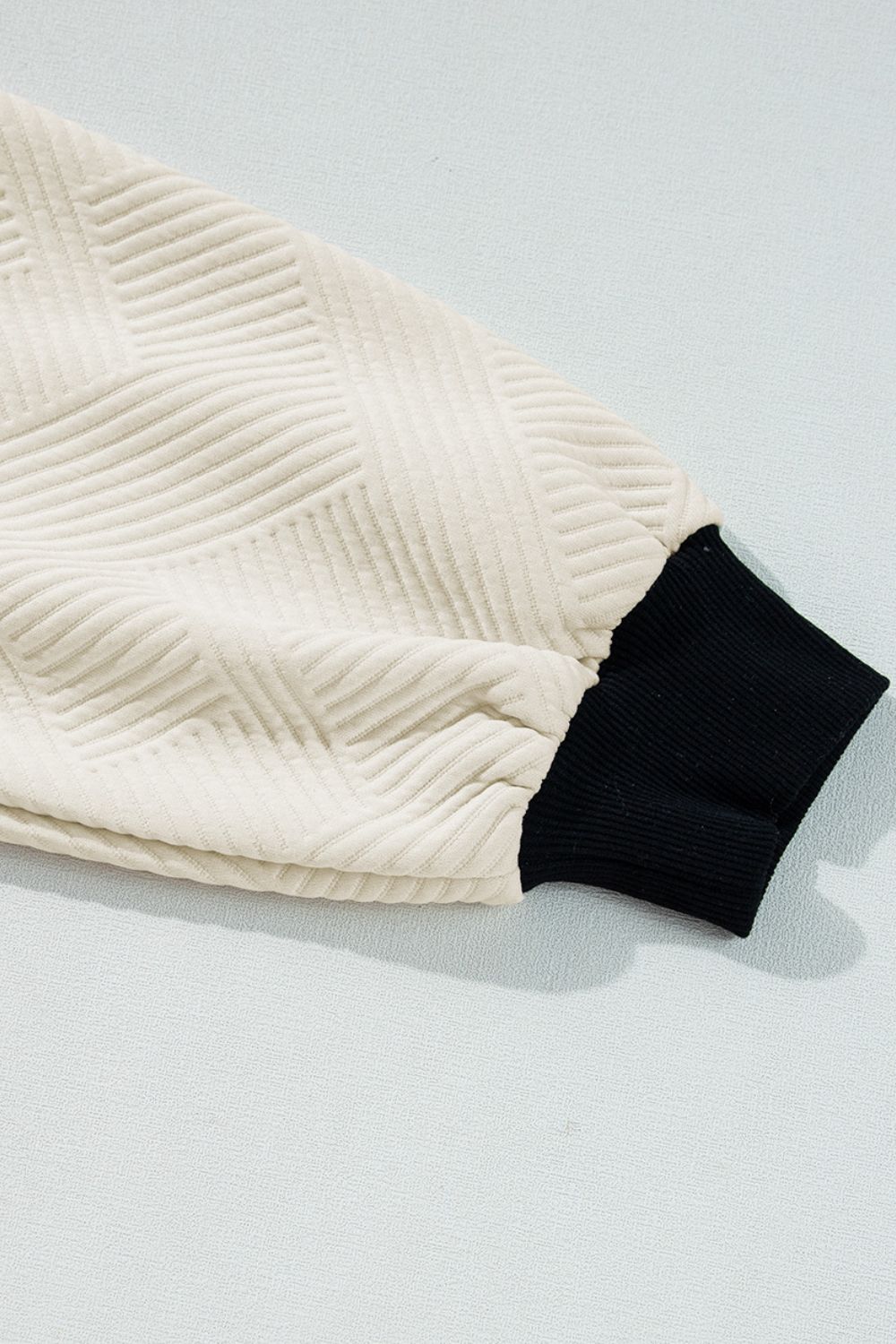 Azucena | Long-sleeved sweatshirt with textured contrast