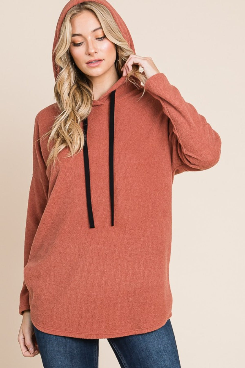 Marta | Knitted hoodie with a contrast drawstring and dropped shoulders
