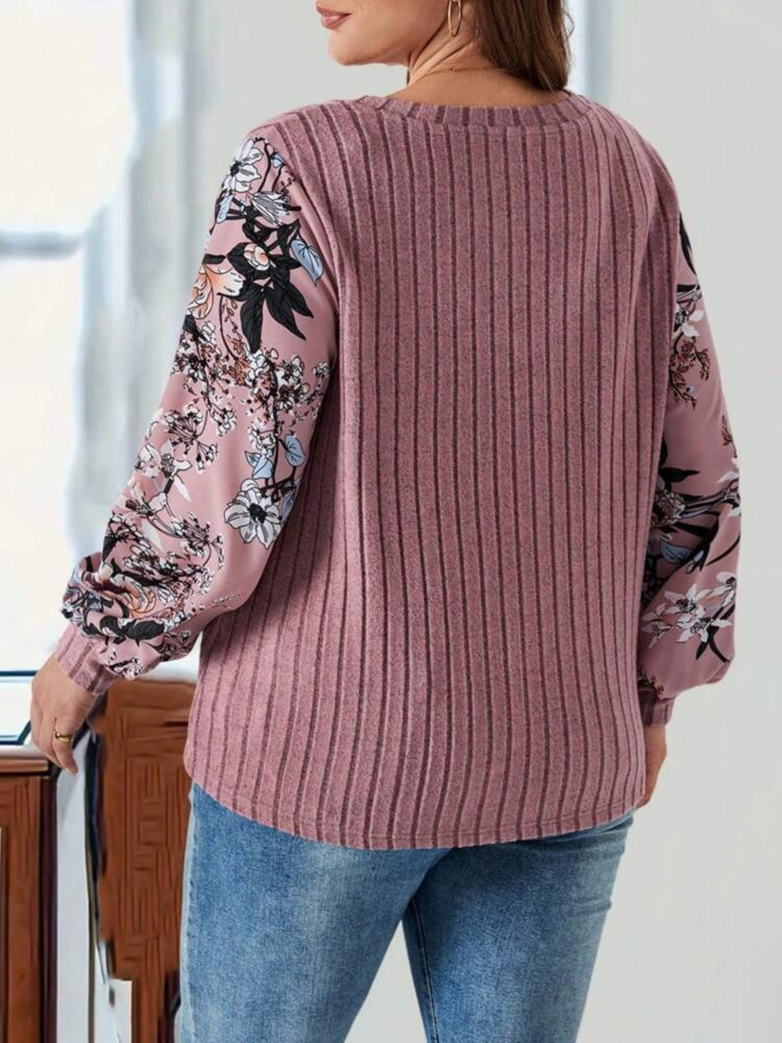 Carolin | Oversized printed long sleeve V-neck t-shirt