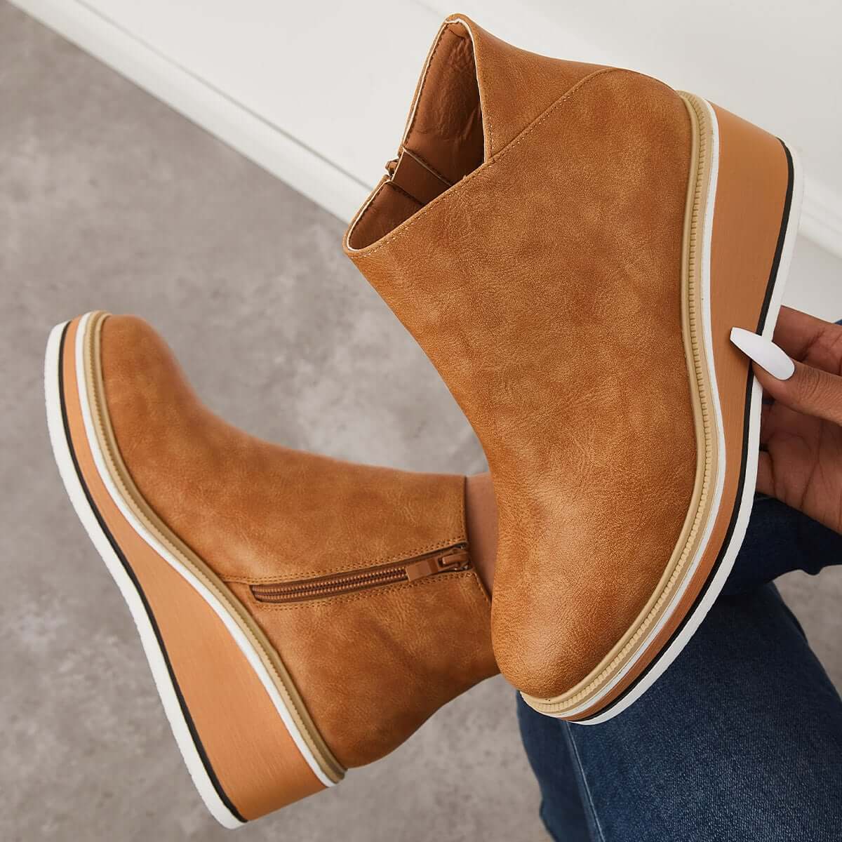 Hana | Casual and supportive orthopedic boots.