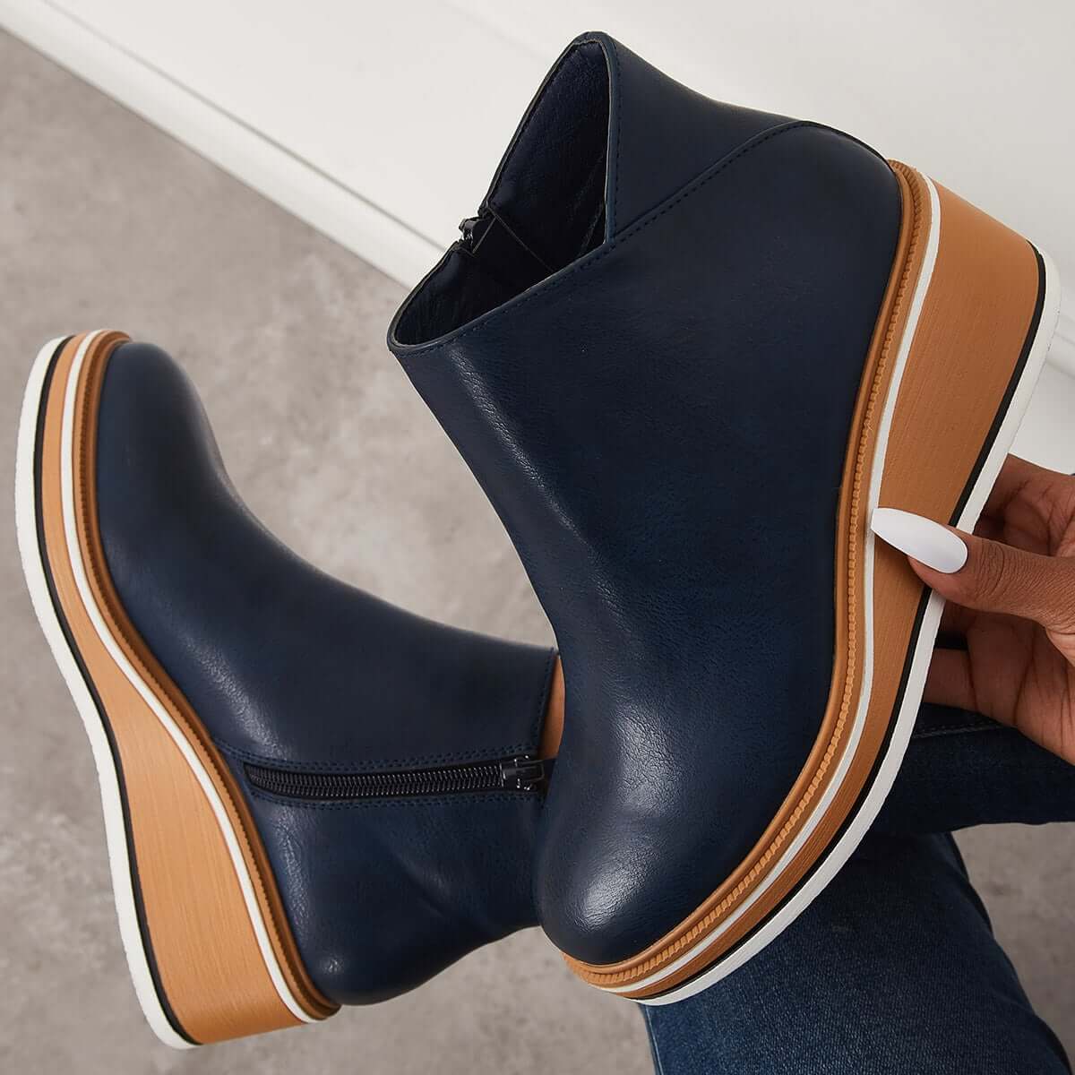 Cristina | Durable and supportive orthopedic boots