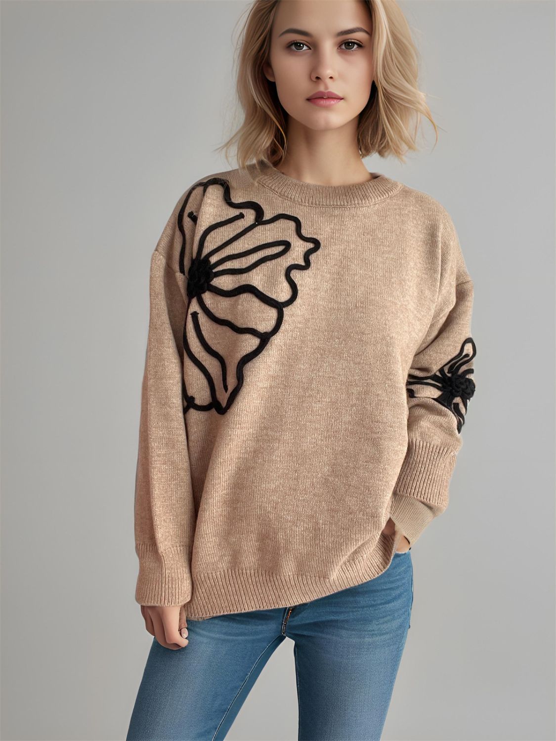 Gerda | Long-sleeved sweater with a floral crew neck