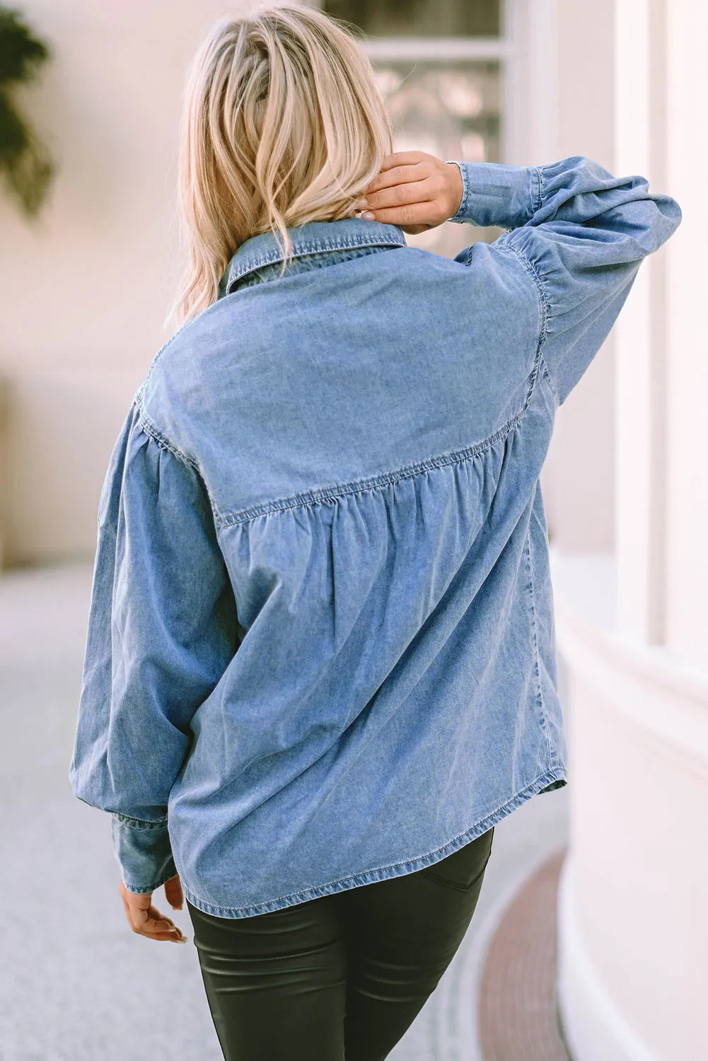 Linda | Denim top with collar and lantern sleeves