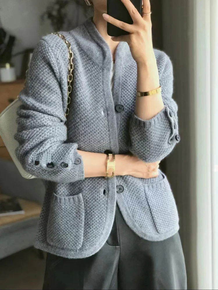 Lucrecia | Elegant cardigan with a high collar