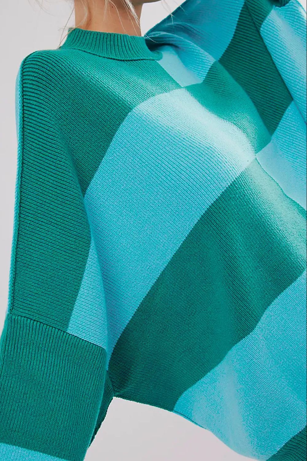 Bruna | Color block sweater with a crew neck and long sleeves