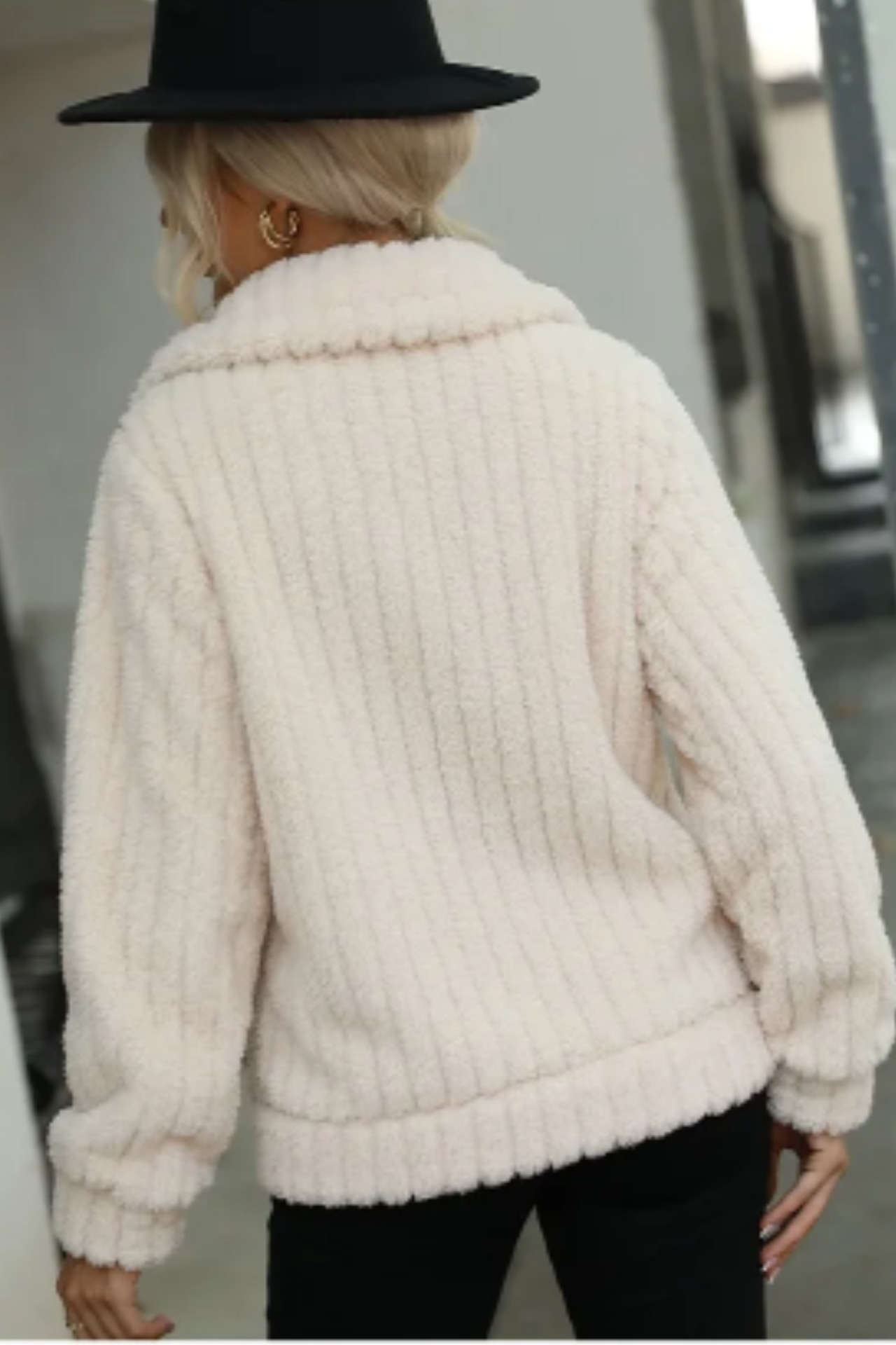 Angela | Chic and relaxed winter garment