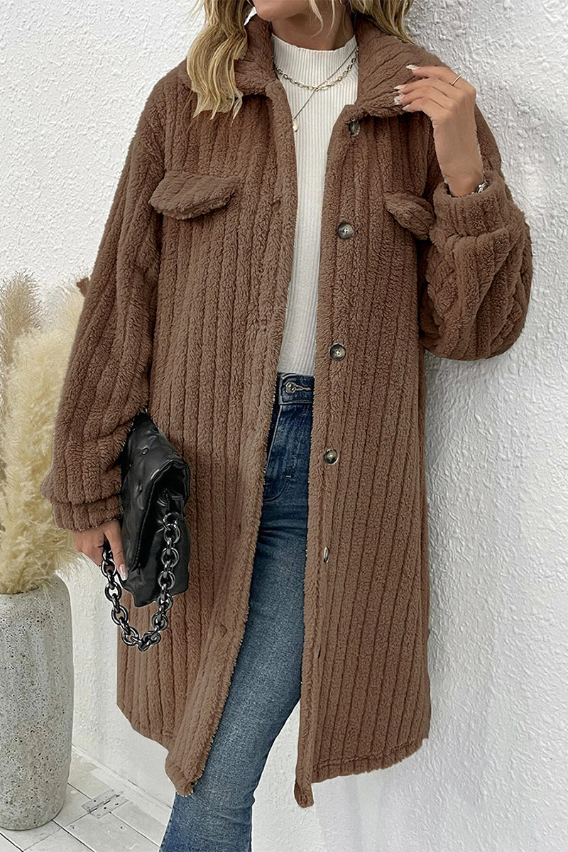 Abigail | Elegant outerwear with plain buttons and turn-down collar
