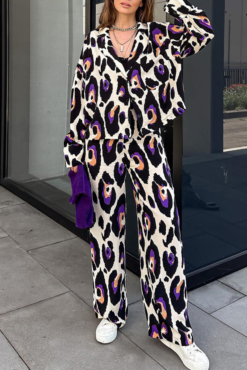 Yolanda | Casually printed, long-sleeved two-piece suit with a turn-down collar