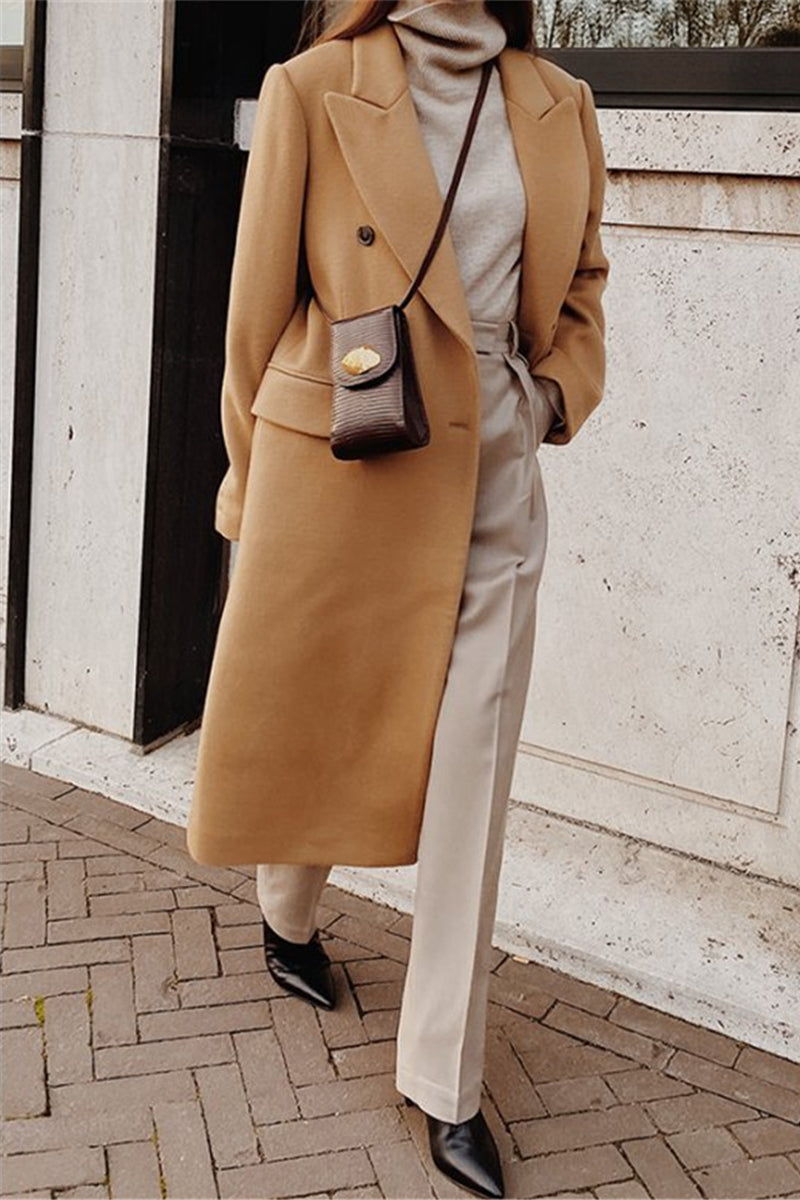 Ariana | Elegant British style outerwear with plain buttons and turn-down collar