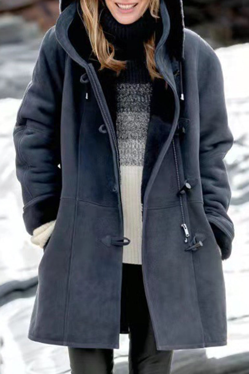 Dolores | Tailored and elegant winter garment