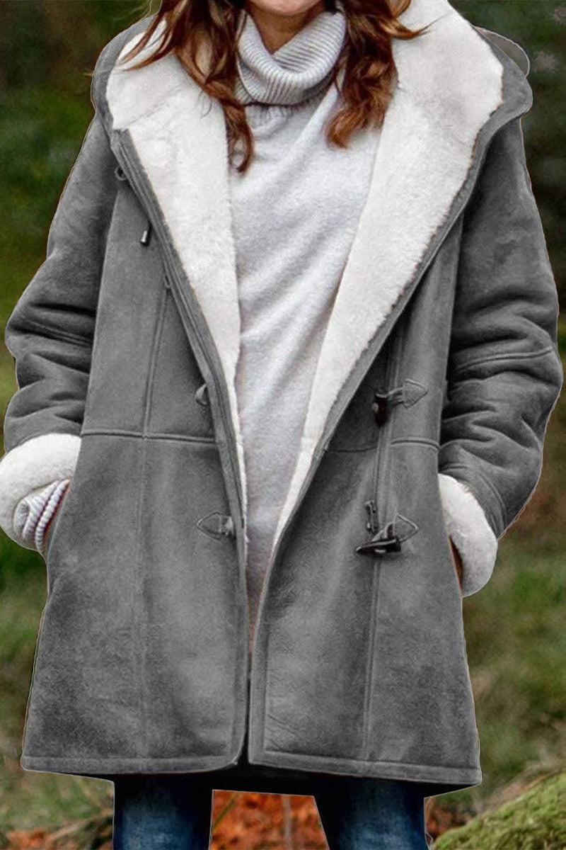 Dolores | Tailored and elegant winter garment