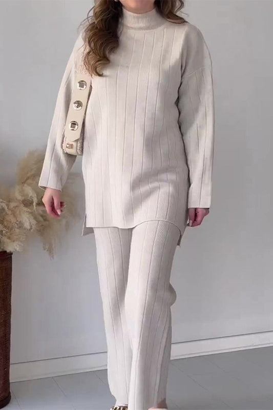 Elizabeth | Casual, plain three-quarter length two-piece suit with an O-neck and slit