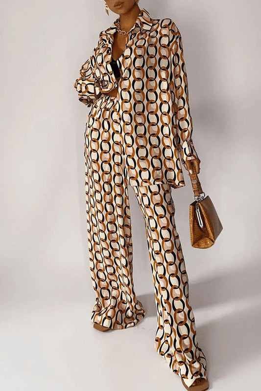 Julieta | Casual two-piece suit with geometric print and buttons, turn-down collar, long sleeves