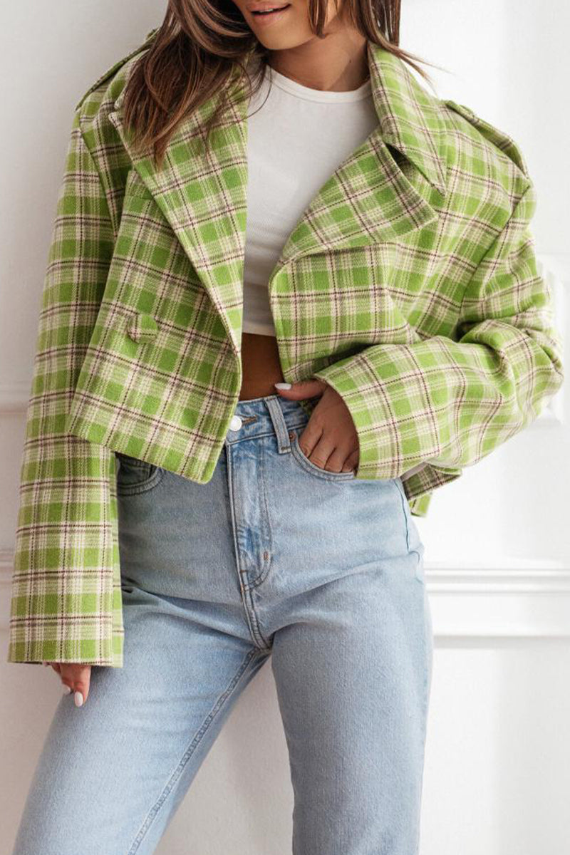 Bianca | Casual outerwear with checked buttons and contrast reversible collar