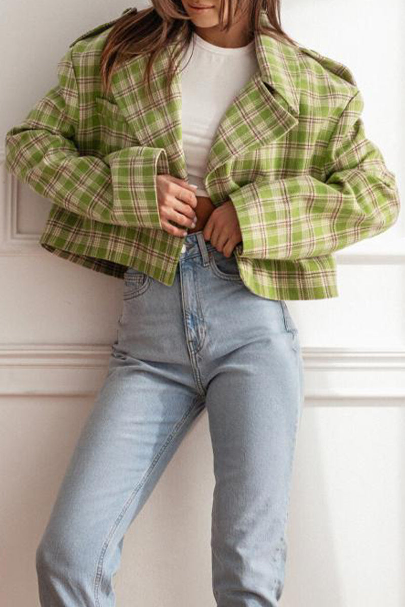 Bianca | Casual outerwear with checked buttons and contrast reversible collar