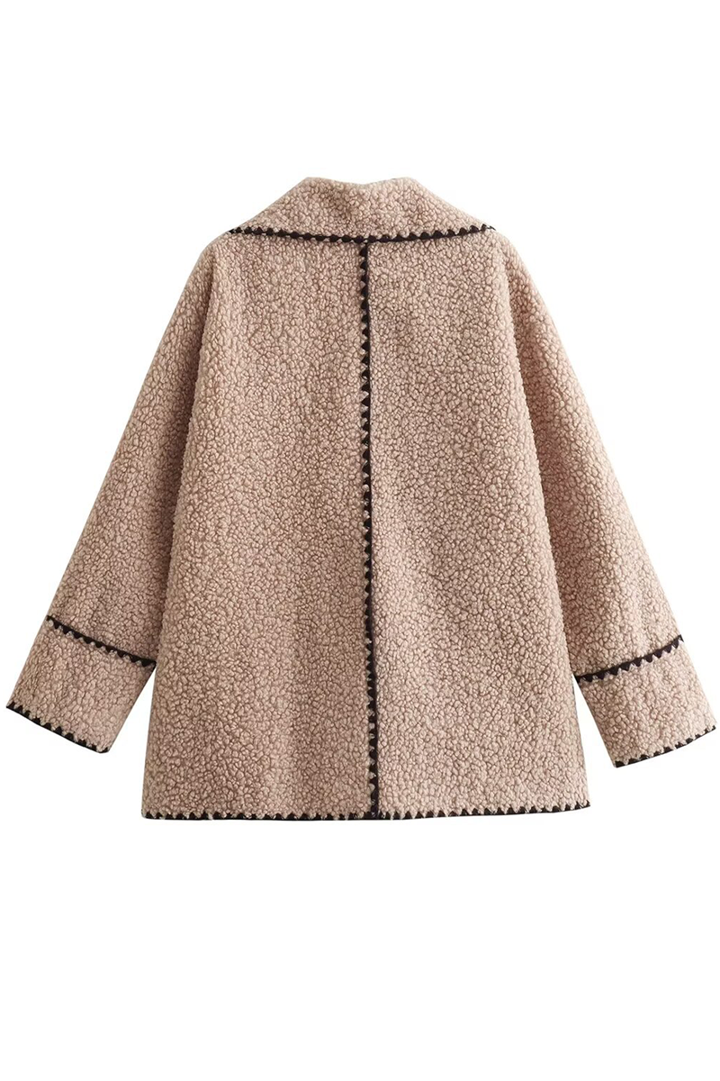 Catherine | Casual, fluffy outerwear with a contrasting turn-down collar