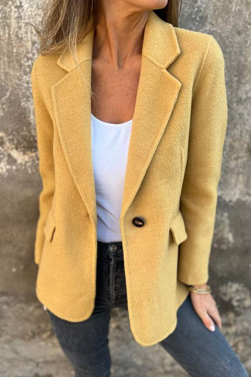 Christiane | Casual everyday outerwear with buttons and a large reversible collar