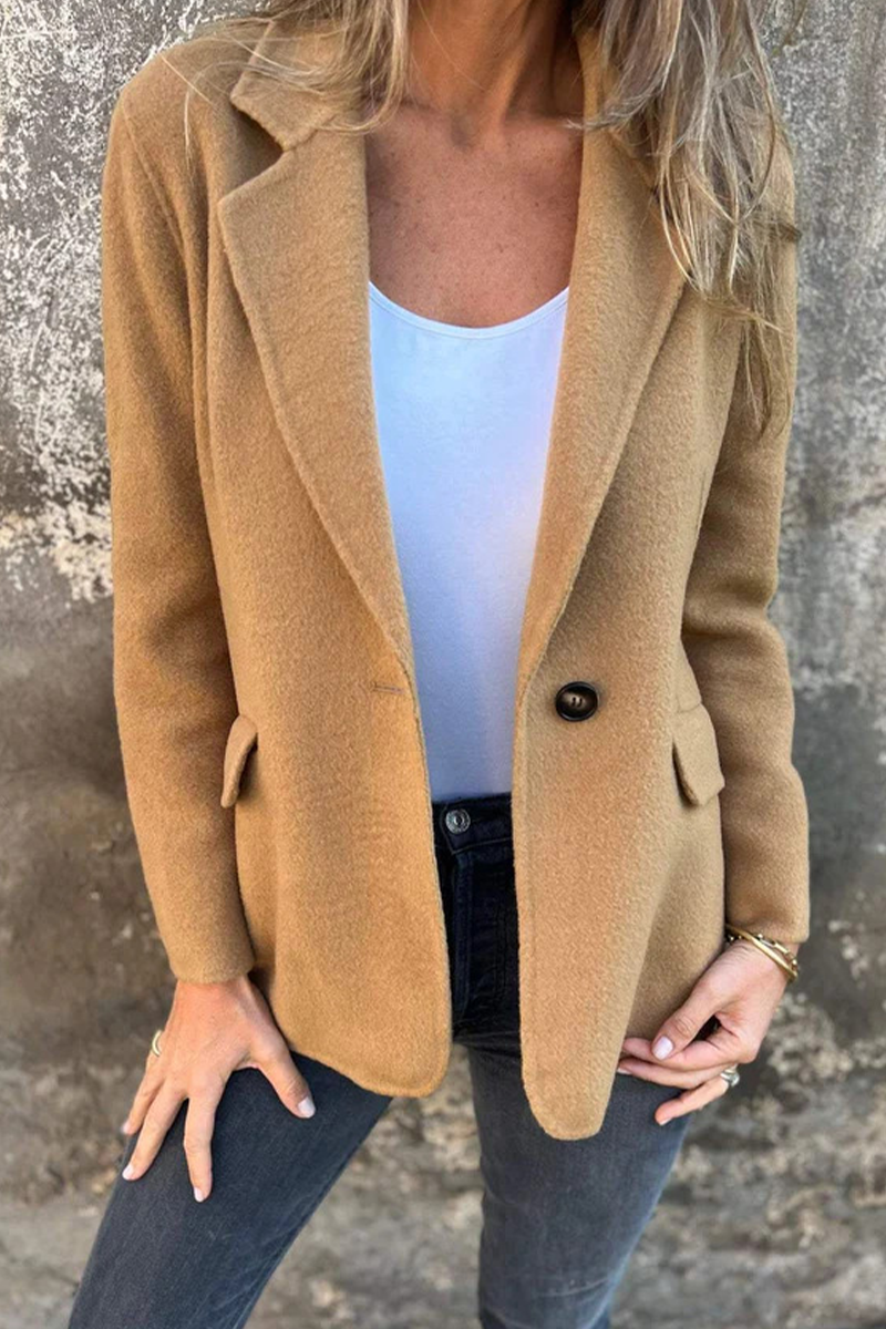 Christiane | Casual everyday outerwear with buttons and a large reversible collar