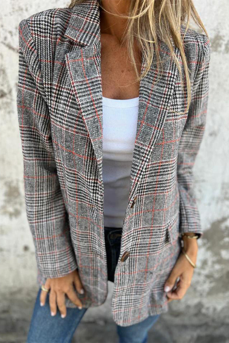 Evelina | Casual outerwear with checked buttons and contrasting turn-down collar