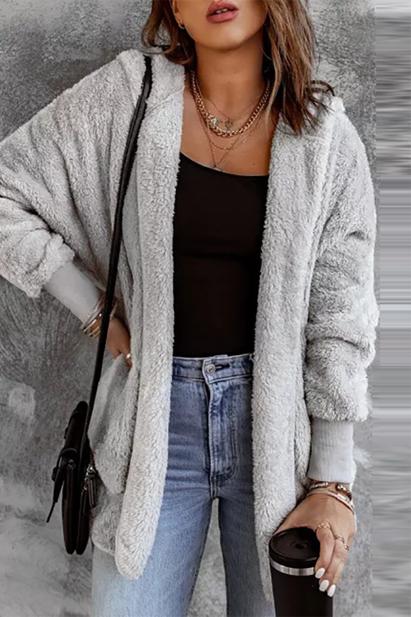 Hilde | Casual, daily outerwear with a fluffy cardigan collar
