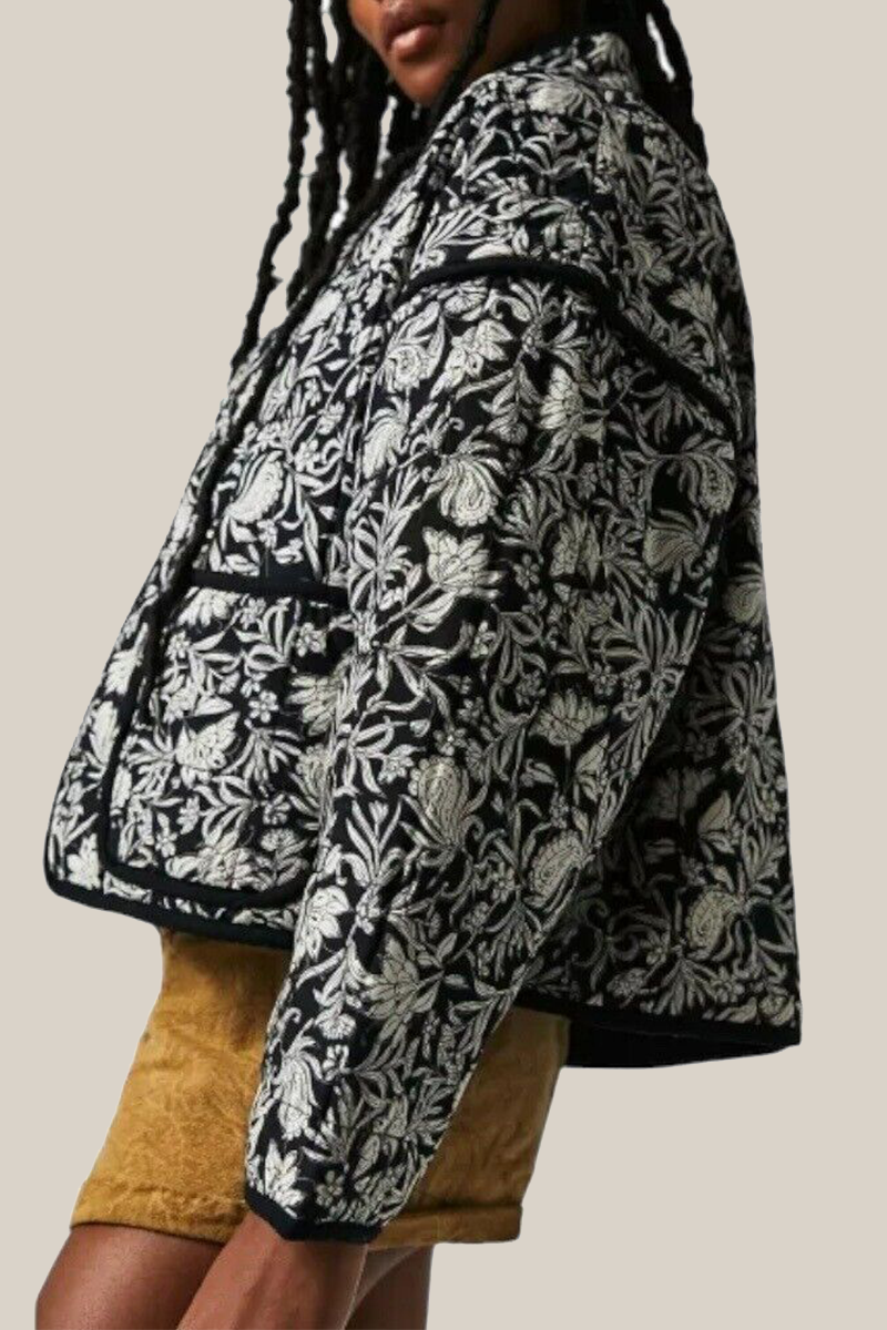 Clarisa | Fashionable and effortless winter garment