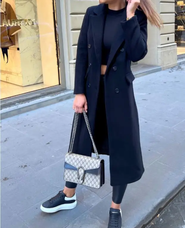 Soledad | Classic and elegant winter garment.