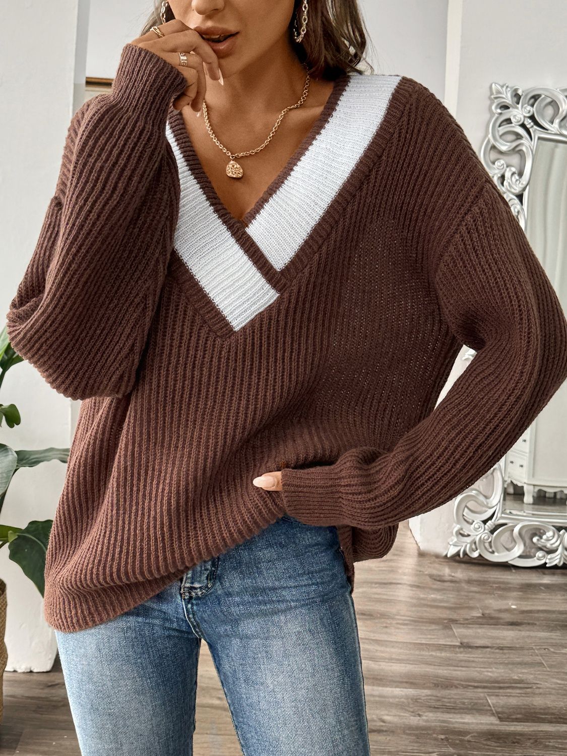 Alma | Jumper with contrasting colors and relaxed shoulders