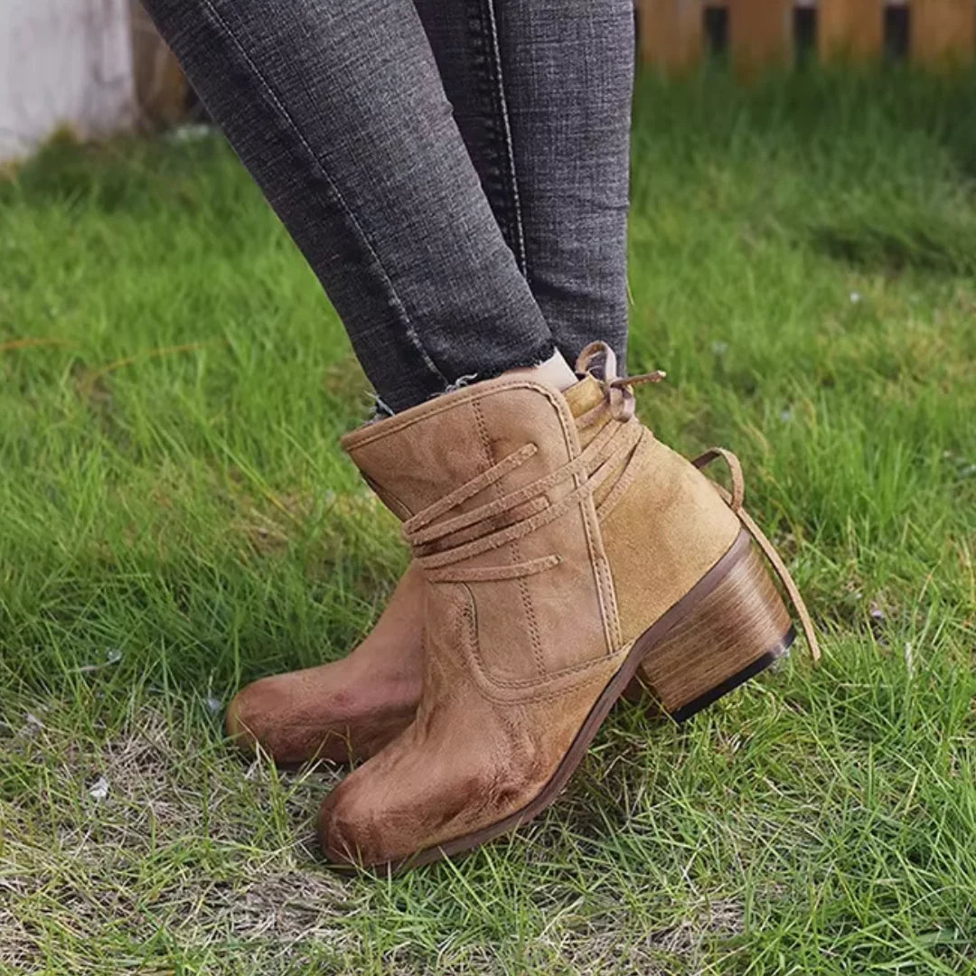 Sandra | Stylish and supportive orthopedic footwear.