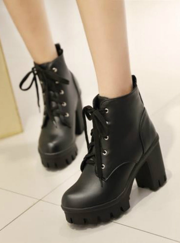 Clara | Durable and supportive orthopedic heels
