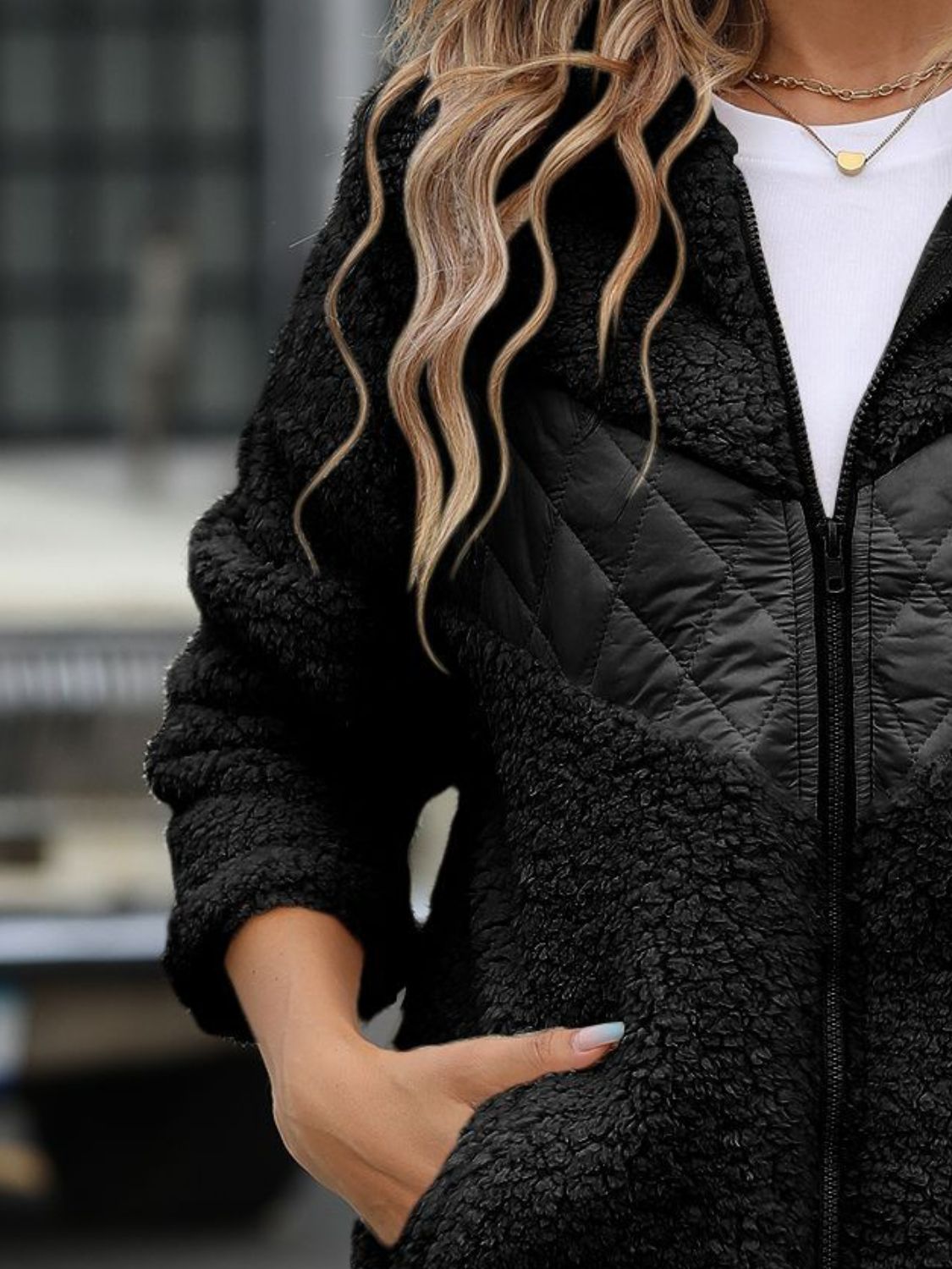 Marianna | Fluffy, long-sleeved hooded jacket with zip fastening