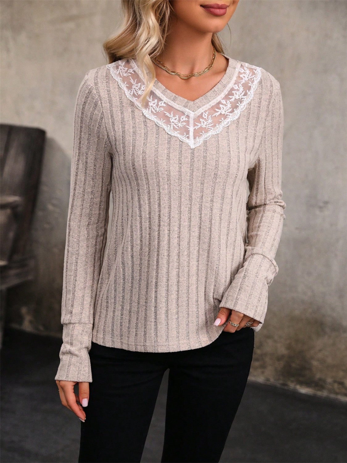Adele | Long sleeve V-neck t-shirt with lace detail