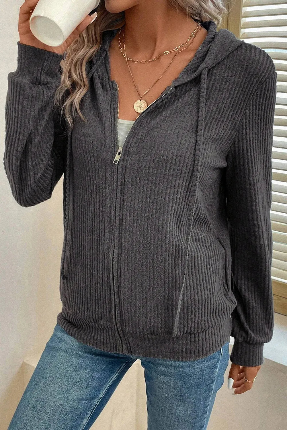 Bernadette | Long sleeve hooded jacket with drawstring and zip fastening