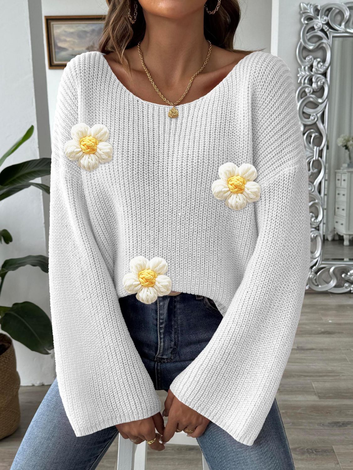 Mirjam | Long-sleeved sweater with a floral crew neck
