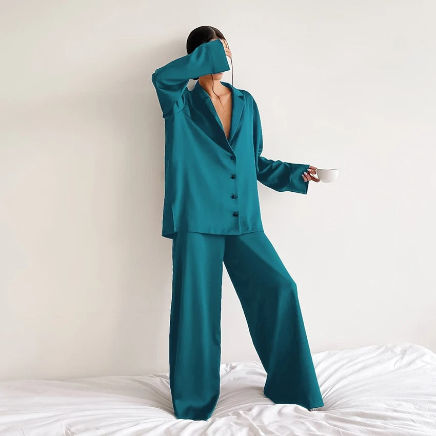 Iris® | Oversized pajama set with silky elegance