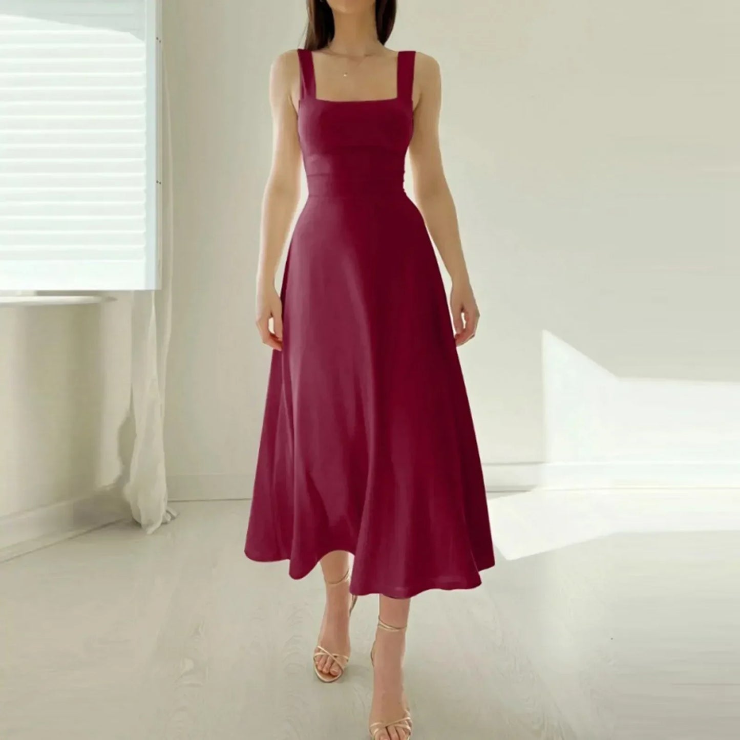 Querida® | Elegant Dress With Square Neckline