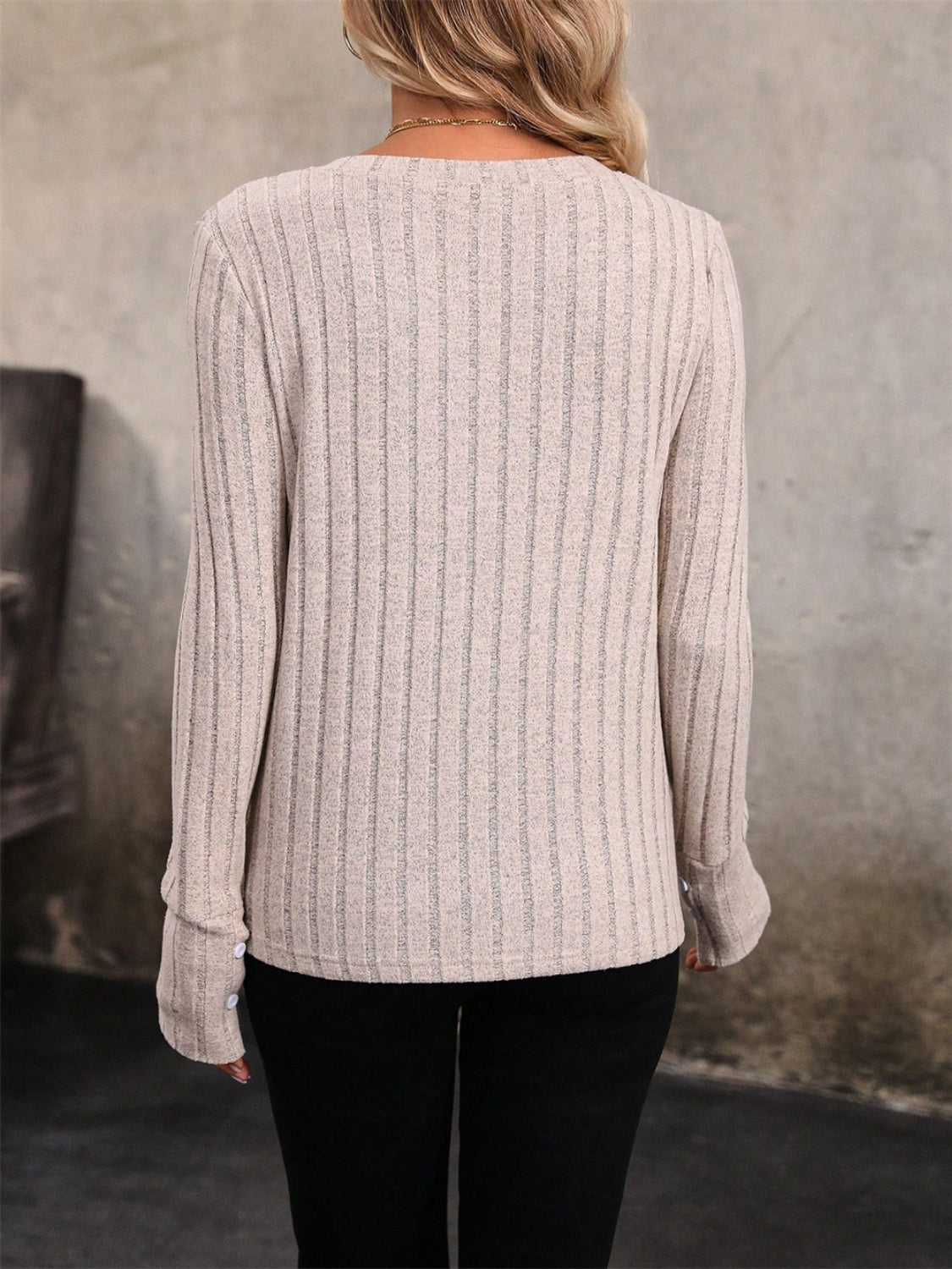 Adele | Long sleeve V-neck t-shirt with lace detail
