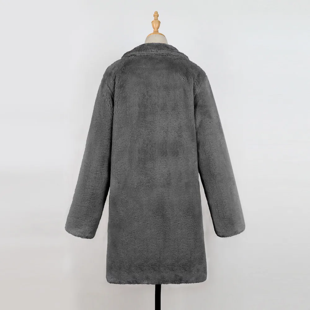 Ursula | Modern and minimalist winter garment.