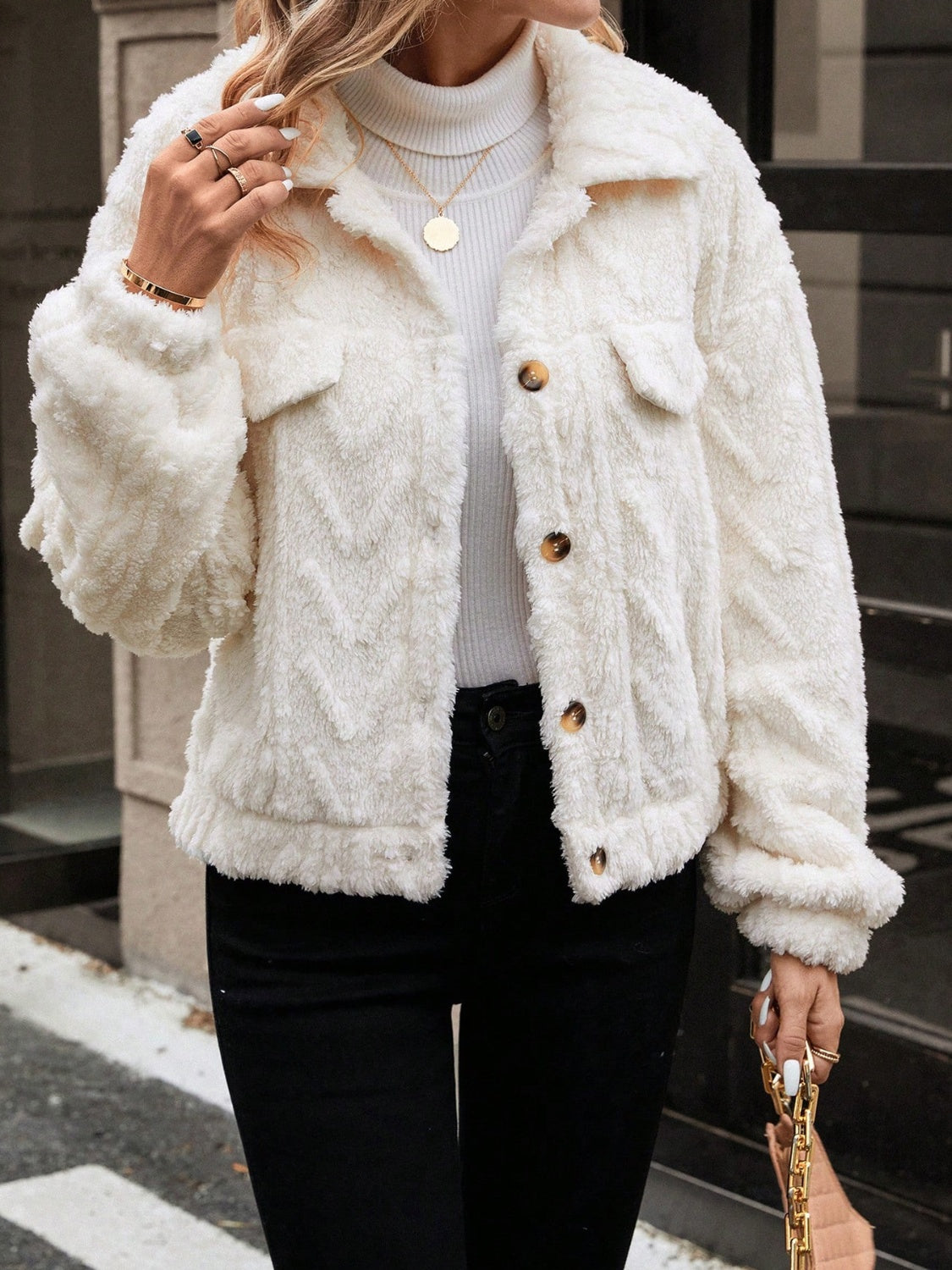Alba | Buttoned fluffy outerwear with long sleeves
